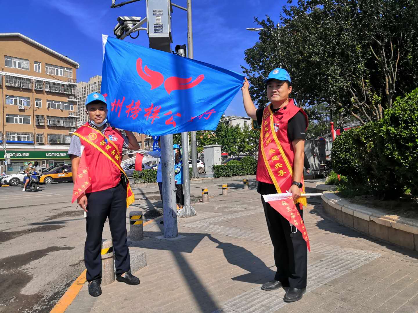 <strong>非洲男生把小鸡鸡插入女生阴道</strong>